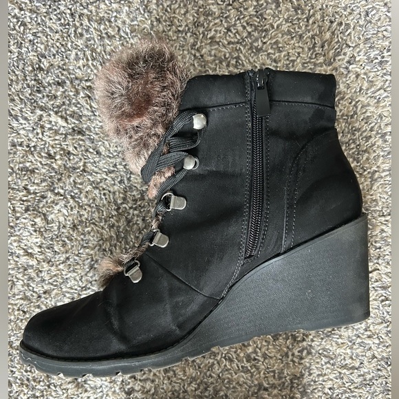 Torrid women’s faux fur wedge lace up boots size 11W - Picture 4 of 11